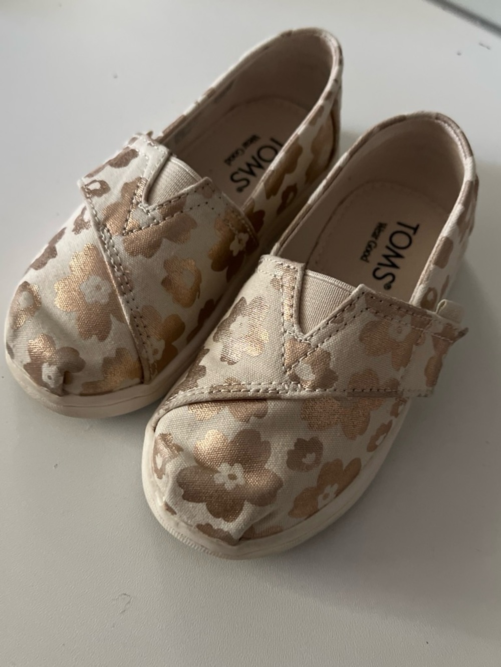 TOMS Kids Metallic Gold Floral Slip-On Sneakers - Picture 3 of 4